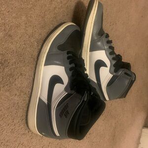 The Jordan 1 Retro Rare Air Cool Grey features a retro silhouette that M.J wore